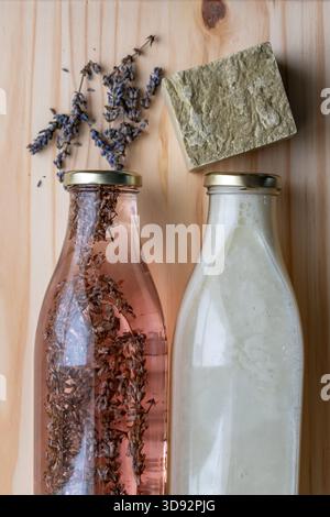 Hausgemachte Wäsche, marseille geriebene Seife, DIY, mach es selbst, Null Abfall, umweltfreundliches, natürliches Produkt zum Waschen und Reinigen Stockfoto