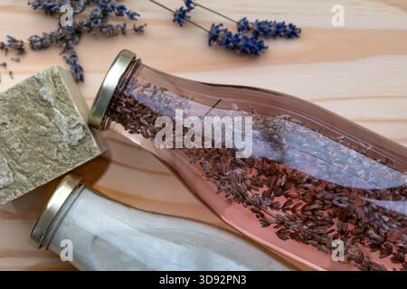Hausgemachte Wäsche, marseille geriebene Seife, DIY, mach es selbst, Null Abfall, umweltfreundliches, natürliches Produkt zum Waschen und Reinigen Stockfoto