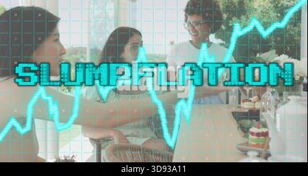 Mit SLUMPFLATION Grafik plaudern fünf Frauen in Freizeitkleidung und teilen Kuchen und Getränke zu Hause Stockfoto