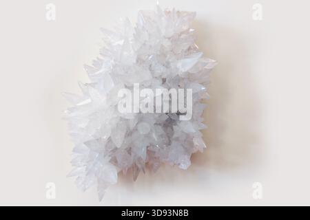 Calcit-Kristall im Natural History Museum, London, Großbritannien. Stockfoto