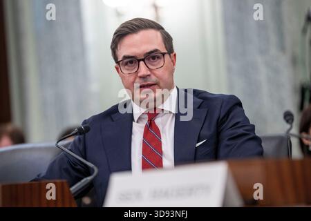 Washington, Usa. Dezember 2025. Steven Haines, der als Assistant Secretary of Commerce nominiert wurde, spricht während einer Anhörung des Senats für Handel, Wissenschaft und Verkehr über seine Nominierung im US-Kapitol in Washington, DC am Mittwoch, den 3. Dezember 2025. Foto: Bonnie Cash/UPI Credit: UPI/Alamy Live News Stockfoto