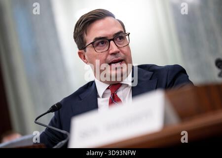 Washington, Usa. Dezember 2025. Steven Haines, der als Assistant Secretary of Commerce nominiert wurde, spricht während einer Anhörung des Senats für Handel, Wissenschaft und Verkehr über seine Nominierung im US-Kapitol in Washington, DC am Mittwoch, den 3. Dezember 2025. Foto: Bonnie Cash/UPI Credit: UPI/Alamy Live News Stockfoto