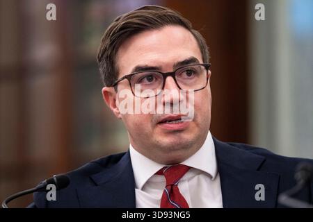 Washington, Usa. Dezember 2025. Steven Haines, der als Assistant Secretary of Commerce nominiert wurde, spricht während einer Anhörung des Senats für Handel, Wissenschaft und Verkehr über seine Nominierung im US-Kapitol in Washington, DC am Mittwoch, den 3. Dezember 2025. Foto: Bonnie Cash/UPI Credit: UPI/Alamy Live News Stockfoto