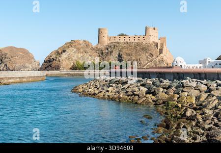 Blick auf das Al Jalali Fort aus der Al Mirani Fort Gegend, in der Nähe des Sultan Qaboos Palast in Maskat, Oman. Stockfoto