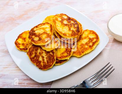 Appetitlich Käsekuchen auf einer Platte Stockfoto