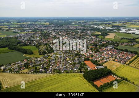 Stadtteil Boenen mit Tennisplatz Suedfeld, Boenen, Ruhrgebiet, Nordrhein-Westfalen, Deutschland, Europa, Luftaufnahme, Vogelperspektive, Luftaufnahme Stockfoto