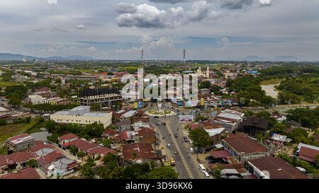 Blick von oben auf Banda Aceh ist die Hauptstadt und größte Stadt in der Provinz Aceh. Sumatra, Indonesien. Stockfoto