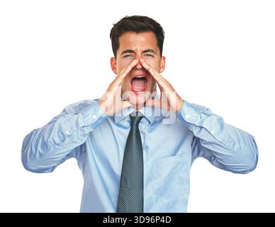 Shout, Porträt oder Geschäftsmann im Studio mit Mockup, Warnung oder Ansage zur Aufmerksamkeit. Stress, Stress oder männliche Person auf weißem Hintergrund mit Stockfoto