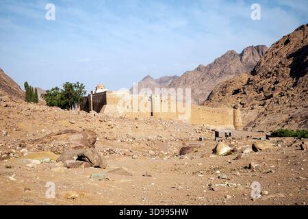 Das zum UNESCO-Weltkulturerbe gehörende Katharinenkloster aus dem 6th. Jahrhundert am Fuße des Berges Sinai auf der ägyptischen Sinai-Halbinsel. Einer der ältesten noch funktionierenden Christus Stockfoto