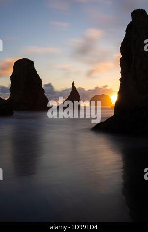 Der Zaubererhut bei Sonnenuntergang, Bandon, Oregon Stockfoto