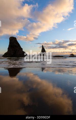Der Zaubererhut bei Sonnenuntergang, Bandon, Oregon Stockfoto