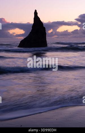 Der Zaubererhut bei Sonnenuntergang, Bandon, Oregon Stockfoto