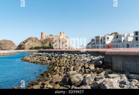 Blick auf das Al Jalali Fort aus der Al Mirani Fort Gegend, in der Nähe des Sultan Qaboos Palast in Maskat, Oman. Stockfoto