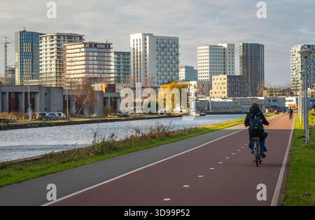 Blick auf das Bajeskwartier, ein neues Wohngebiet in Amsterdam-oost, Niederlande Stockfoto