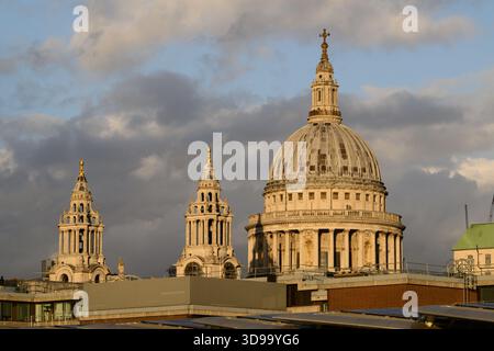 Die Kuppel der St. Pauls Cathedral, City of London, Großbritannien. 28. Oktober 2025 Stockfoto