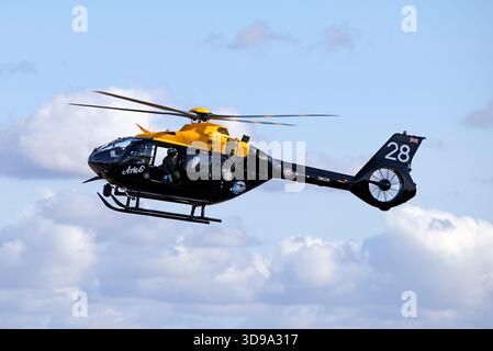 RAF Fairford, Gloucestershire, England Großbritannien - 16. Juli 2025: Royal Air Force Airbus EC135 T3H Juno HT.1, ZM528/28, Nr.1 Defence Flying Training School Stockfoto
