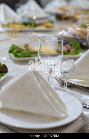 Tabelle für die Hochzeit oder ein anderes Event Abendessen gesorgt Stockfoto