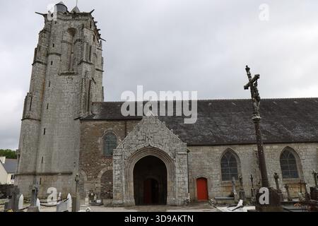 Eglise Saint-Pierre de Plouguer, église romane, Village de Carhaix-Plouguer, Département de Finistere, Bretagne, Frankreich Stockfoto