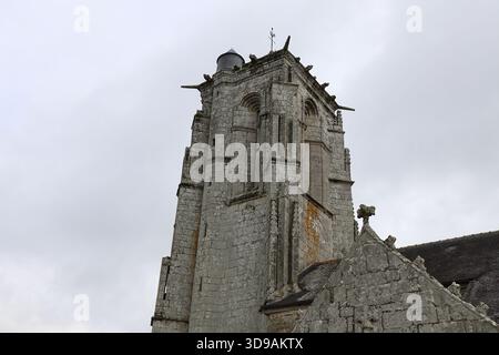 Eglise Saint-Pierre de Plouguer, église romane, Village de Carhaix-Plouguer, Département de Finistere, Bretagne, Frankreich Stockfoto