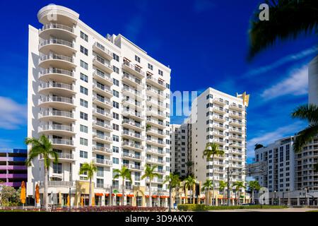 Hollywood, FL, USA - 4. Dezember 2025: Radius Ferienwohnung Hollywood Young Circle Stockfoto