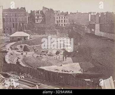 Arènes de Lutèce, Ausgrabungen von 1870, allgemeine Ansicht von der Rue Monge, 5. Arrondissement, Paris, Emonts oder Emonds, Pierre, Fotograf, 1870, Fotografie, Grafik, Fotografie, Albumendruck, Abmessungen - Bildmaterial: Höhe: 21,7 cm, Breite: 28,2 cm, Abmessungen - Alte Halterung: Höhe: 31,4 cm, Breite: 48 Stockfoto