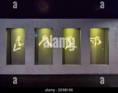 Neapel, Italien - 17. Juli 2024: Kunst an den Wänden der U-Bahn-Station Toledo Stockfoto