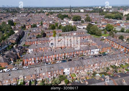 Luftaufnahme eines Wohnteils von Stockport (SK3), Greater Manchester, UK. Stockfoto