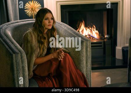 ERSCHEINUNGSDATUM: 26. November 2025 TITEL: Jingle Bell Heist STUDIO: Netflix REGISSEUR: Michael Fimognari PLOT: Auf dem Höhepunkt der Weihnachtszeit stürzen sich zwei Fremde zusammen, um eines der berühmtesten Kaufhäuser Londons auszurauben, während sie sich versehentlich verlieben. Die HAUPTROLLE: OLIVIA HOLT als Sophia. NUR REDAKTIONELLE VERWENDUNG! Nicht für kommerzielle ZWECKE! Stockfoto