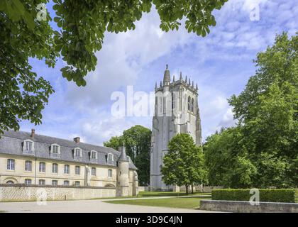 Turm der Abtei von Le Bec-Hellouin, Eure, Frankreich Stockfoto