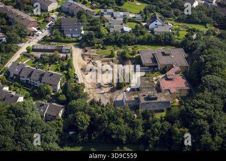Neues Seniorendorf am Milloeckerweg Waldrand oben am Hals, Herdecke, Ruhrgebiet, Nordrhein-Westfalen, Deutschland, Europa, aus der Luft, Vögel Stockfoto