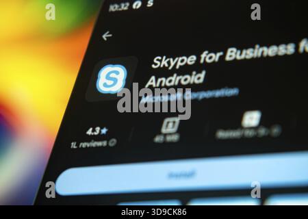 Skype for Business App für Android wird im App Store mit blauem Symbol angezeigt Stockfoto
