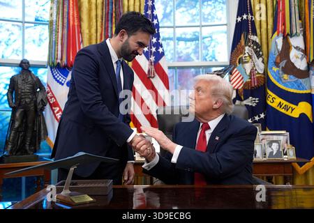 US-Präsident Donald Trump trifft sich am Freitag, den 21. November 2025, im Oval Office des Weißen Hauses in Washington, DC, mit dem gewählten Bürgermeister von New York City, Zohran Mamdani. Foto: Yuri Gripas/UPI Stockfoto