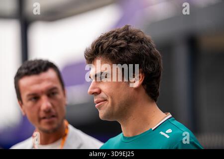 Abu Dhabi, Vereinigte Arabische Emirate. Dezember 2025. Lance Walk (CAN) von Aston Martin #18 am Freitag während des Formel 1 Etihad Airways Abu Dhabi Grand Prix 2025 auf dem Yas Marina Circuit am 5. Dezember 2025 in Abu Dhabi, VAE. Foto: Antoine Lapeyre/ABACAPRESS.COM Credit: Abaca Press/Alamy Live News Stockfoto