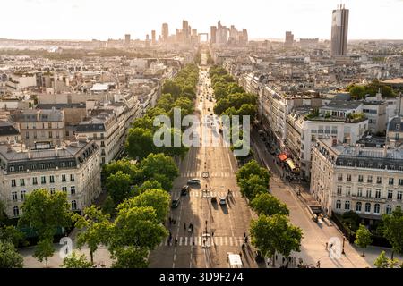 Paris Frankreich aus der Vogelperspektive von Autos und Menschen auf den Boulevards der Stadt Stockfoto