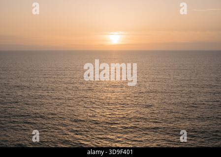 Sonnenuntergang über dem Atlantik von der Timlaline-Wüste, Marokko Stockfoto