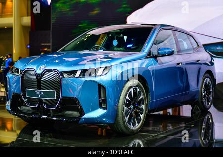 BANGKOK - 1. Dezember 2025 : das neue BMW IX Sports Activity Vehicle (SAV) bietet auf der Motor Expo IMPACT eine überragende Fahrleistung und eine erweiterte Reichweite Stockfoto