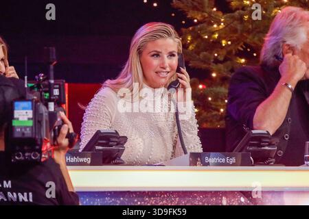 Beatrice Egli bei der 'die große ZDF Weihnachtsshow' aus Offenburg Foto: Matthias Gränzdörfer Stockfoto
