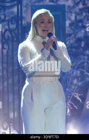 Beatrice Egli besucht am 4. Dezember 2025 die große Weihnachtsshow in der Baden Arena in Offenburg Stockfoto