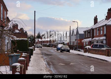 Park Road bei Sonnenuntergang während einer kalten Welle im Februar 2021. Stockfoto