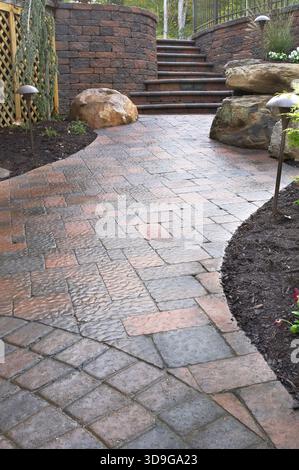 Gehweg, Garten im Hinterhof, Pennsylvania USA Stockfoto