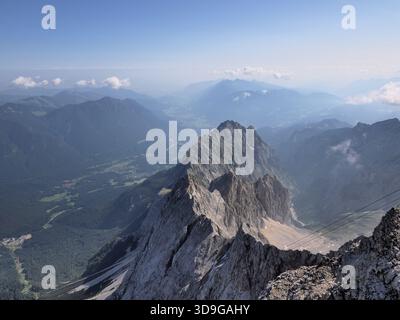 Bergblick vom Gipfel der Zugspitze, Garmisch-Partenkirchen, Deutschland Stockfoto