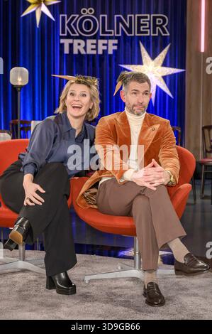Susan Link und Micky Beisenherz bei der Aufzeichnung der WDR-Talkshow Kölner Treff im WDR Studio BS 3. Köln, 04.12.2025 *** Susan Link und Micky Beisenherz bei der Aufnahme der WDR Talkshow Kölner Treff im WDR Studio BS 3 Köln, 04 12 2025 Foto:XW.xRanderathx/xFuturexImagex koelner treff0412 5249 Stockfoto