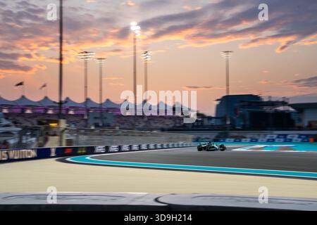 Abu Dhabi, Vereinigte Arabische Emirate. Dezember 2025. Lance Walk (CAN) von Aston Martin #18 am Freitag während des Formel 1 Etihad Airways Abu Dhabi Grand Prix 2025 auf dem Yas Marina Circuit am 5. Dezember 2025 in Abu Dhabi, VAE. Foto: Antoine Lapeyre/ABACAPRESS.COM Credit: Abaca Press/Alamy Live News Stockfoto