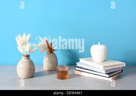 Zeigen Sie Objekte, die die Ecken des Hauses verschönern Stockfoto