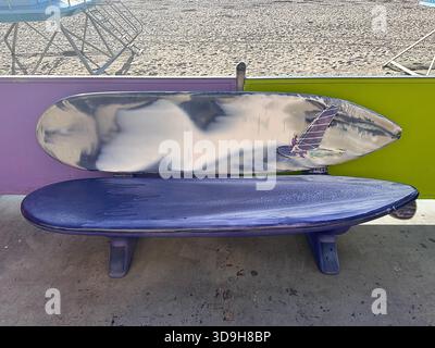 Surfboard-Bank am Strand von Santa Cruz Stockfoto