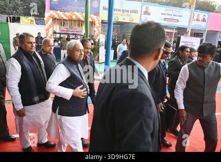 PATNA, INDIEN - 5. DEZEMBER: Bihar-Chef Nitish Kumar besuchte die Patna-Buchmesse am 5. Dezember 2025 in Gandhi Maidan in Patna, Indien. Foto: Santosh Kumar/Hindustan Times Bihar-Chef Nitish Kumar weiht die 41. Patna Buchmesse ein Stockfoto