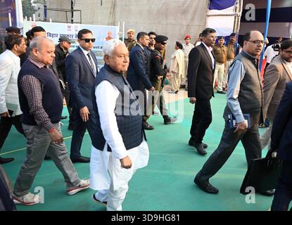 PATNA, INDIEN - 5. DEZEMBER: Bihar-Chef Nitish Kumar besuchte die Patna-Buchmesse am 5. Dezember 2025 in Gandhi Maidan in Patna, Indien. Foto: Santosh Kumar/Hindustan Times Bihar-Chef Nitish Kumar weiht die 41. Patna Buchmesse ein Stockfoto