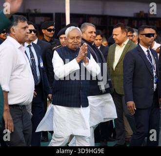 PATNA, INDIEN - 5. DEZEMBER: Bihar-Chef Nitish Kumar besuchte die Patna-Buchmesse am 5. Dezember 2025 in Gandhi Maidan in Patna, Indien. Foto: Santosh Kumar/Hindustan Times Bihar-Chef Nitish Kumar weiht die 41. Patna Buchmesse ein Stockfoto