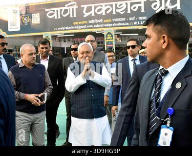PATNA, INDIEN - 5. DEZEMBER: Bihar-Chef Nitish Kumar besuchte die Patna-Buchmesse am 5. Dezember 2025 in Gandhi Maidan in Patna, Indien. Foto: Santosh Kumar/Hindustan Times Bihar-Chef Nitish Kumar weiht die 41. Patna Buchmesse ein Stockfoto