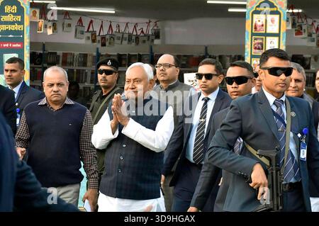 PATNA, INDIEN - 5. DEZEMBER: Bihar-Chef Nitish Kumar besuchte die Patna-Buchmesse am 5. Dezember 2025 in Gandhi Maidan in Patna, Indien. Foto: Santosh Kumar/Hindustan Times Bihar-Chef Nitish Kumar weiht die 41. Patna Buchmesse ein Stockfoto